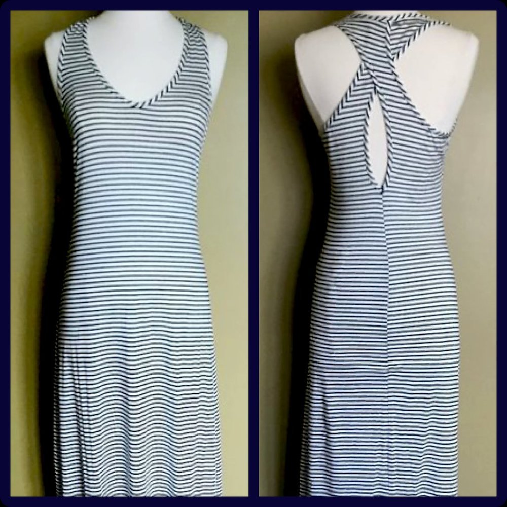 ENTI Black & White Striped Maxi dress (NWOT)